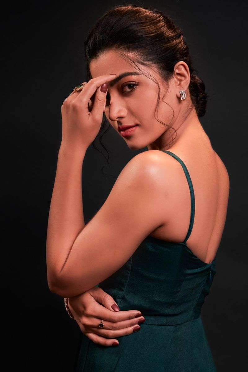 actress rashmika mandhana stunning hot pose photo gallery