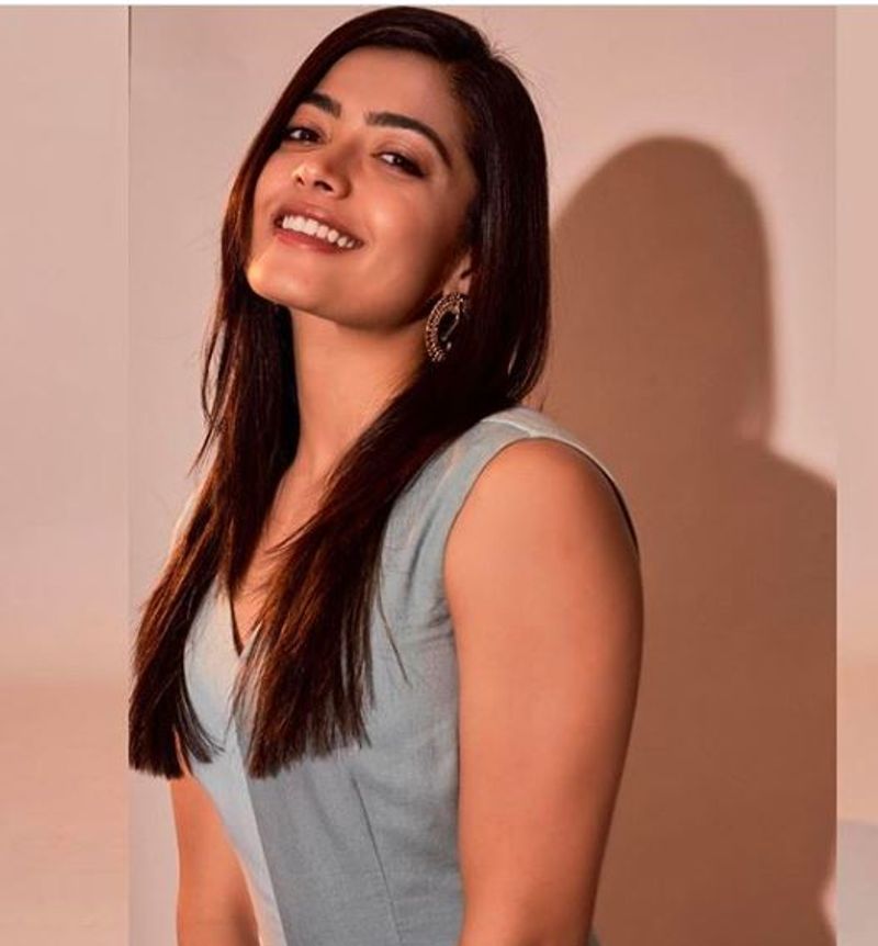 actress rashmika mandhana stunning hot pose photo gallery