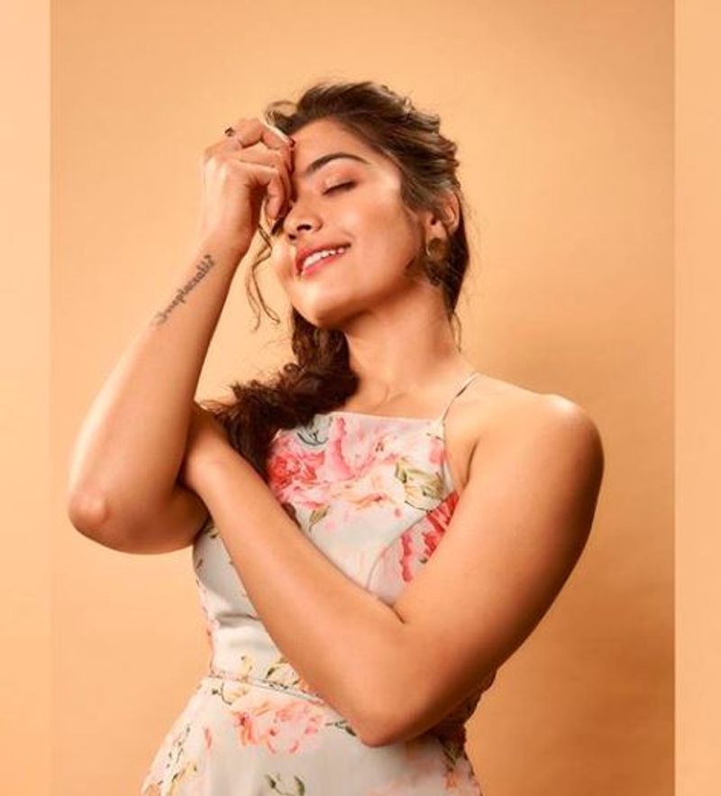 actress rashmika mandhana stunning hot pose photo gallery