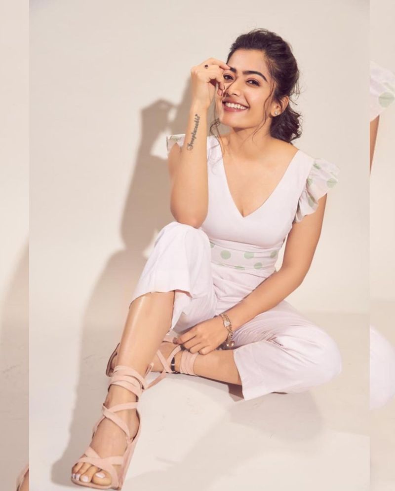 actress rashmika mandhana stunning hot pose photo gallery