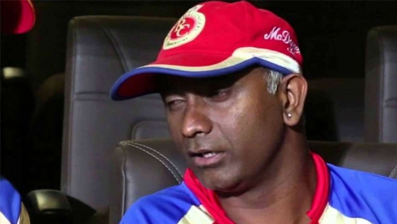 3 टेस्ट खेलने वाले भारद्वाज ने कुल 28 रन बनाए हैं और 1 विकेट भी चटकाया है।