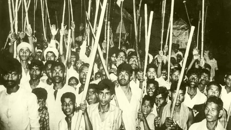 भागलपुर दंगाः आजादी के बाद, भारतीय इतिहास के सबसे क्रूर दंगों में से एक था भागलपुर का दंगा। यह दंगा अक्टूबर 1989 को मुख्य रूप से हिन्दू और मुस्लिम समुदाय के लोगों के बीच में शुरू हुआ। इस दंगे में तकरीबन 1000 से ज़्यादा निर्दोषों को अपनी जानें गंवानी पड़ी थी। (फाइल फोटो)