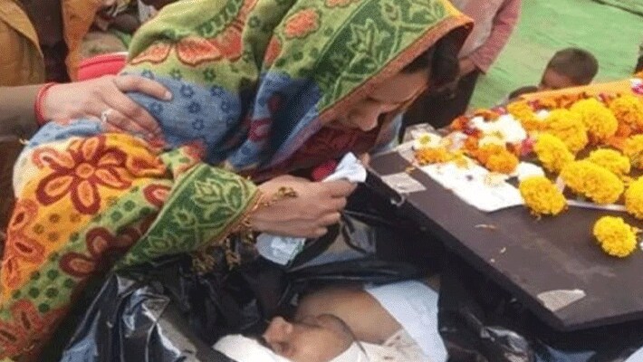मंगलवार को दुर्गेश का अंतिम संस्कार हुआ। इस दौरान आमला एयरफोर्स से आए सैनिक दल के साथ मुलताई पुलिस थाने के एसआई राजेंद्र सयदे सहित पुलिस बल ने दुर्गेश को अंतिम सलामी दी।