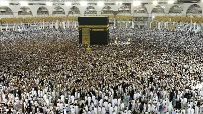 A tour operator allegedly cheats Hajj aspirants in Kolkata A tour operator allegedly cheats Hajj aspirants in Kolkata
