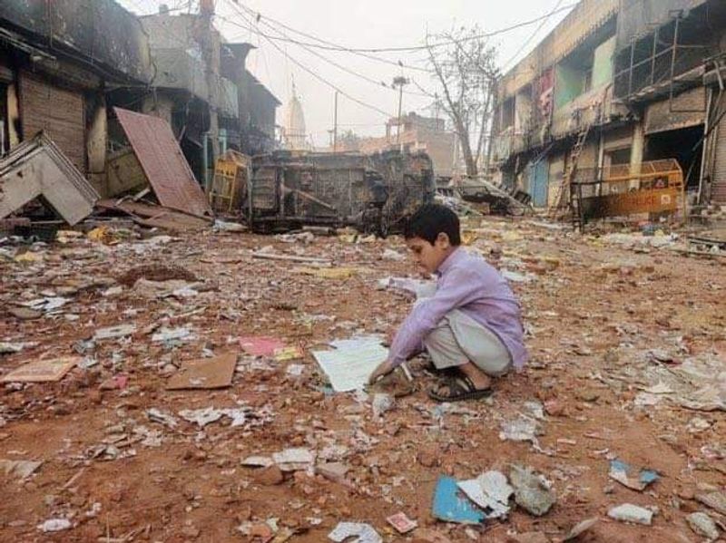उत्तर पूर्वी दिल्ली में हुई हिंसा में अब तक 36 लोगों की मौत हुई है। 50 से ज्यादा पुलिसकर्मी समेत करीब 200 लोग जख्मी हुए हैं।