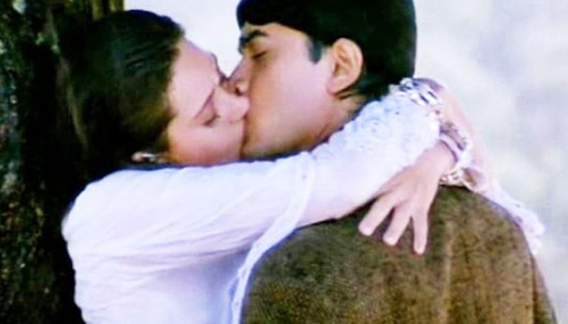 Raja Hindustani: Bollywood perfectionist Aamir Khan and Karisma Kapoor's intense kissing scene from the film Raja Hindustani, started the kissing trend in family-oriented movies. Their long-lasting kissing scene provoked intense reactions from fans. Although Aamir has performed kissing scenes many times after that, his kiss with Karisma is believed to be one of the hottest kissing scenes in Bollywood.