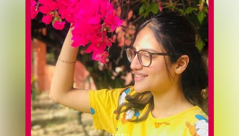 সম্প্রতি নিজের ইনস্টাগ্রাম প্রোফাইলে বেশ কিছু ছবি শেয়ার করেছেন অভিনেত্রী। ফুলের বাগানে ফুলেদের সঙ্গে আনন্দে মেতে উঠেছেন অভিনেত্রী।