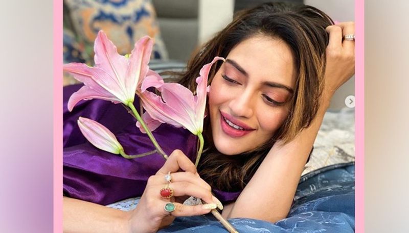 <p>সেই কঠিন সময়কে কাটিয়ে এক রূপকথার স্বপ্ন বুনেছিলেন অভিনেত্রী। সবটাই যেন ছিল সোনার কাঠি ও রূপোর কাঠির জাদু। সত্যি কি তাই!</p>