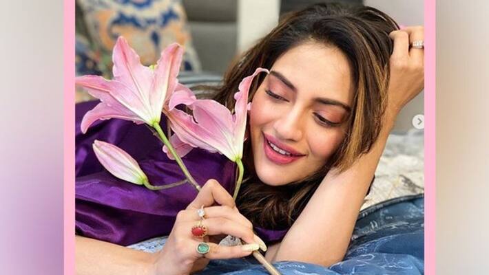 Nusrat jahan gives ice cream treat to her fans Nusrat jahan gives ice cream treat to her fans