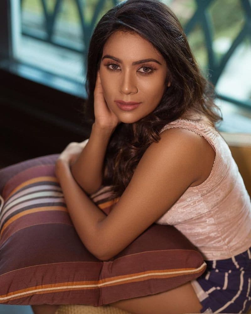 shilfanigar hot photo shoot