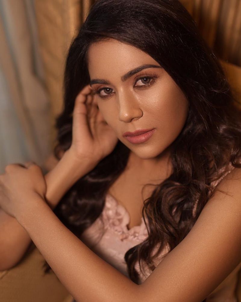 shilfanigar hot photo shoot