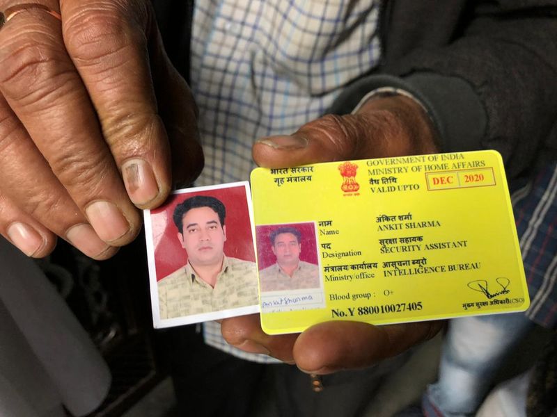 अंकित के पिता का नाम रविंदर शर्मा है जो आईबी में ही हेड कांस्टेबल हैं।
