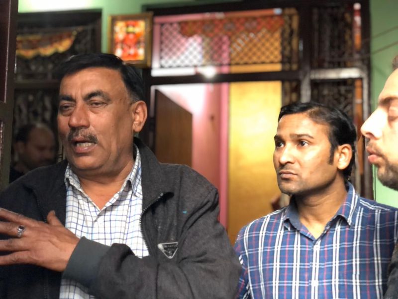 अंकित के पिता, रविंदर शर्मा ने बताया कि उनके बेटे की शादी नहीं हुई थी।