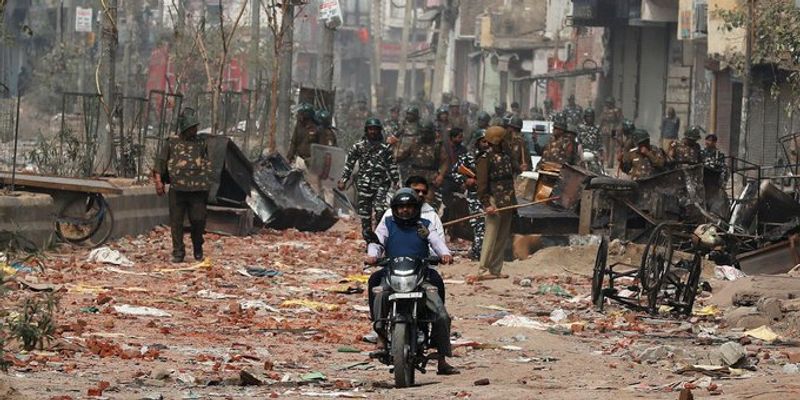 अंकित मौजूदा समय में दिल्ली के खजूरी में परिवार के साथ रहते थे।