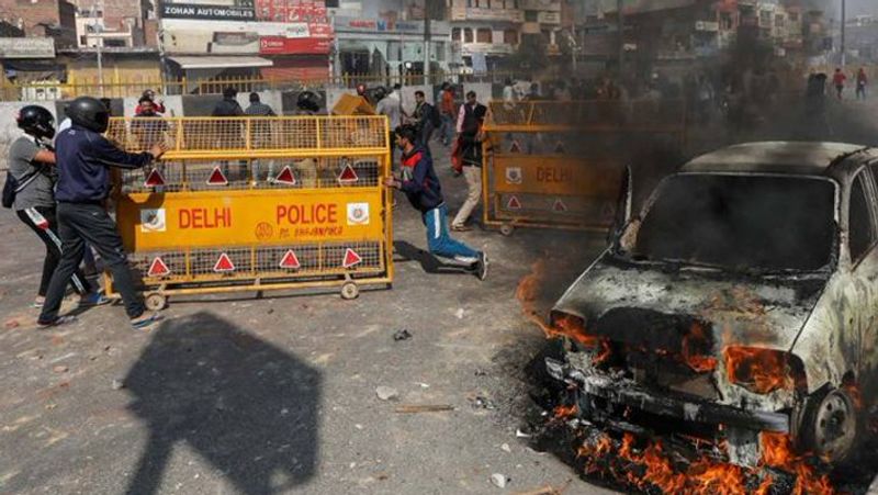 अंकित की मां हाउस वाइफ हैं। अंकित शर्मा ने बारवीं तक की पढ़ाई खजूरी में ही की थी।