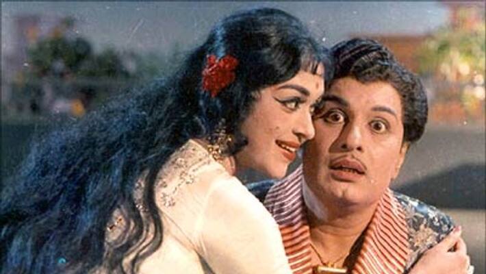 Sarojadevi walk style is a unique one MGR's comment Sarojadevi walk style is a unique one MGR's comment