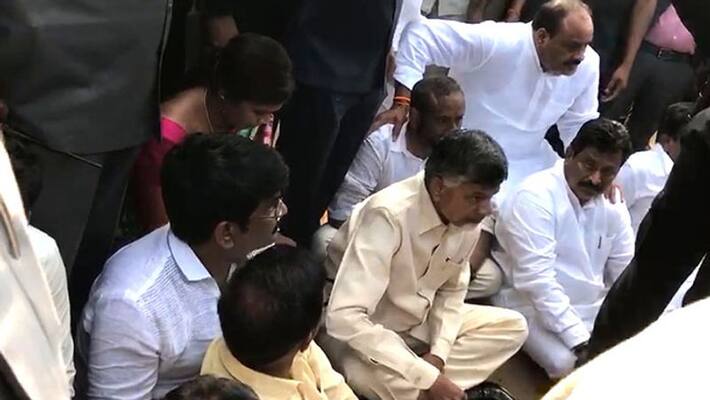 tdp leaders kalva srinivasulu and palle raghunatha reddy fire on ycp over chandrababu vizag tour tdp leaders kalva srinivasulu and palle raghunatha reddy fire on ycp over chandrababu vizag tour