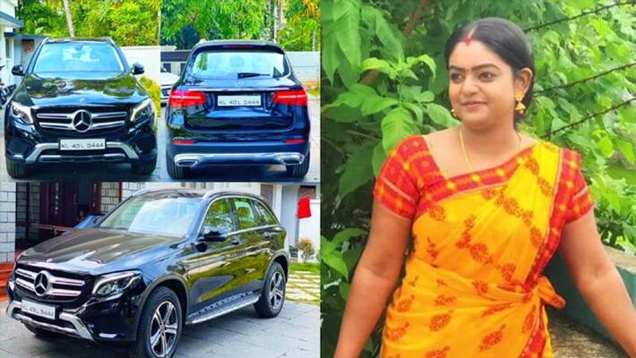 karthika deepam premi vishwanath new benz car karthika deepam premi vishwanath new benz car