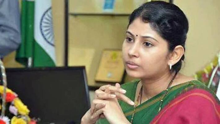 Senior IAS Officer Smita Sabharwal Reacts on Deputy Tahsildar Enter into her house Senior IAS Officer Smita Sabharwal Reacts on Deputy Tahsildar Enter into her house