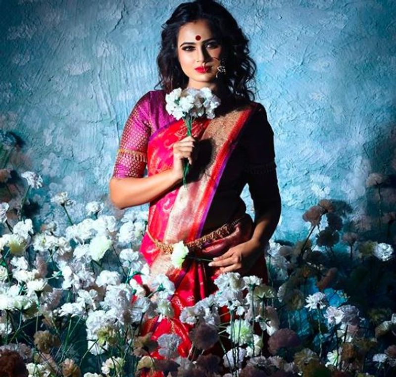 actress ramya pandiyan stunning new look photo gallery