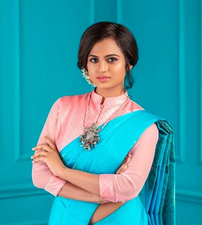 actress ramya pandiyan stunning new look photo gallery