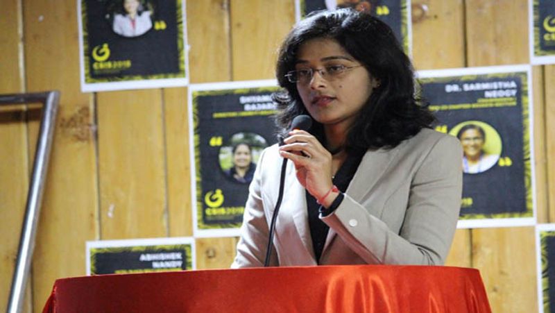 ias success story of upsc topper surabhi gautam upsc all india rank 1 2016 mp girl surabhi gautam story kpt