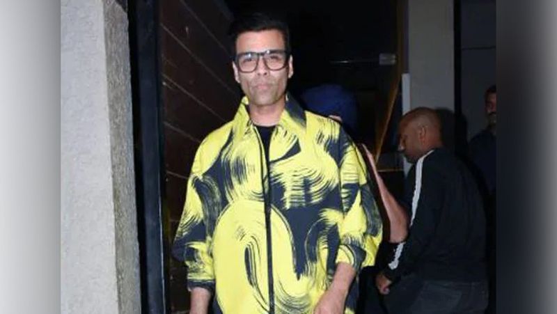 शशांक खेतान का केक काटते हुए सोशल मीडिया पर एक वीडियो भी वायरल हो रहा है। इसमें सभी स्टार्स जमकर मस्ती कर रहे हैं और जयकारे के स्टाइल में उन्हें बर्थडे विश कर रहे हैं।