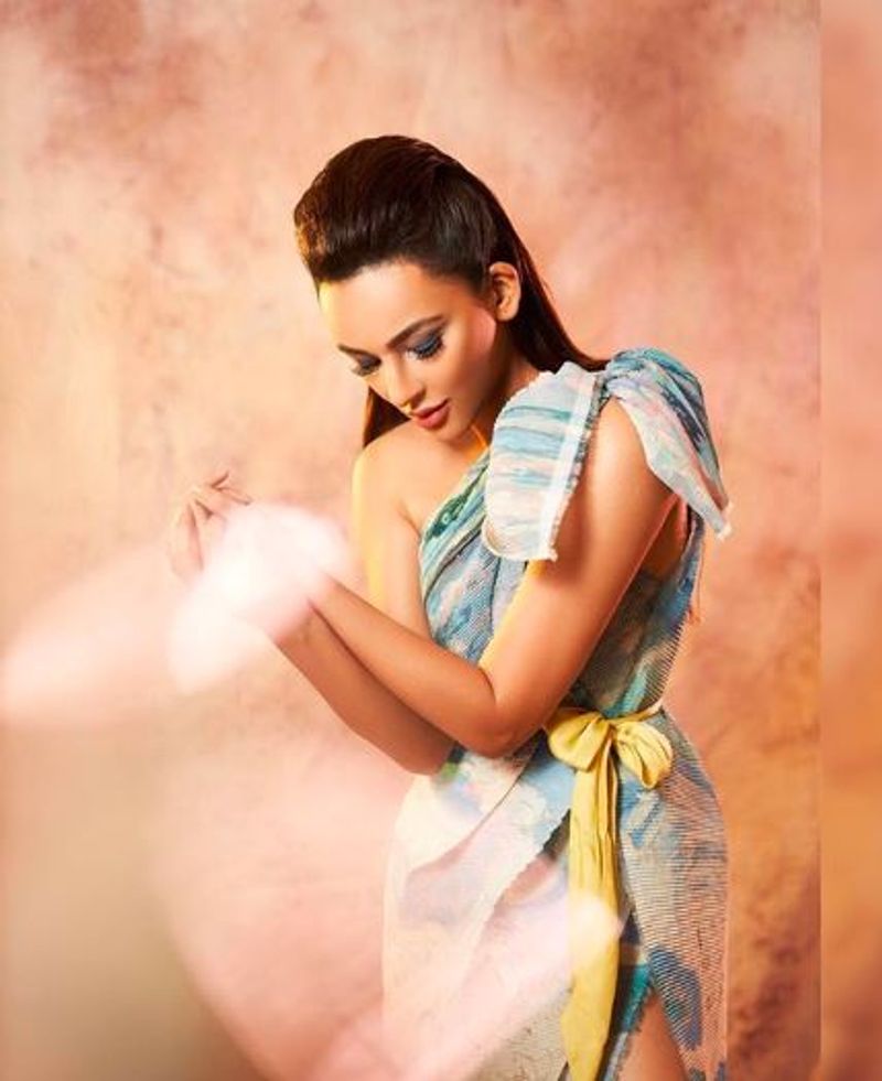 look like amy jackosn actress seerat kapor latest hot photo gallery