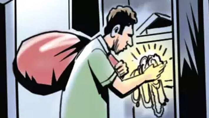 Three Robbers Loot Hardware Shop At Gunpoint in Delhi Three Robbers Loot Hardware Shop At Gunpoint in Delhi
