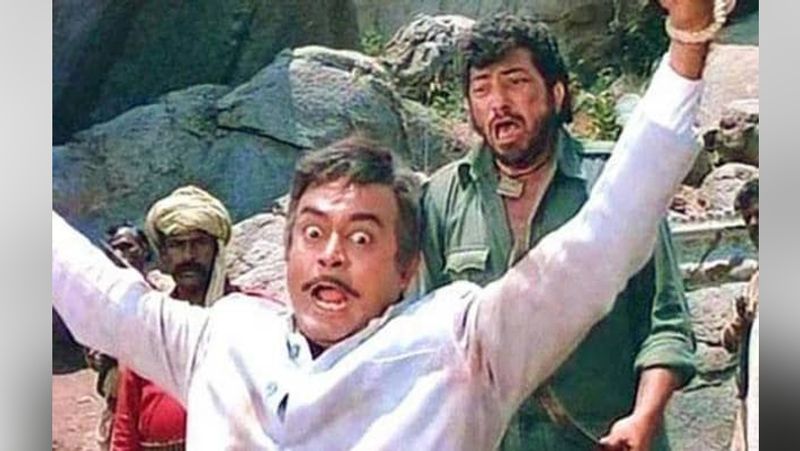 वहीं, फिल्म में ठाकुर का रोल करने के लिए कई स्टार्स को रुचि थी इन्हीं में से एक थे प्राण। हालांकि, बाद में संजीव कुमार को फाइनल किया गया। फिल्म के लेखक सलीम-जावेद ने इस रोल के लिए दिलीप कुमार को एप्रोच किया था, लेकिन उन्होंने करने से मना कर दिया था।