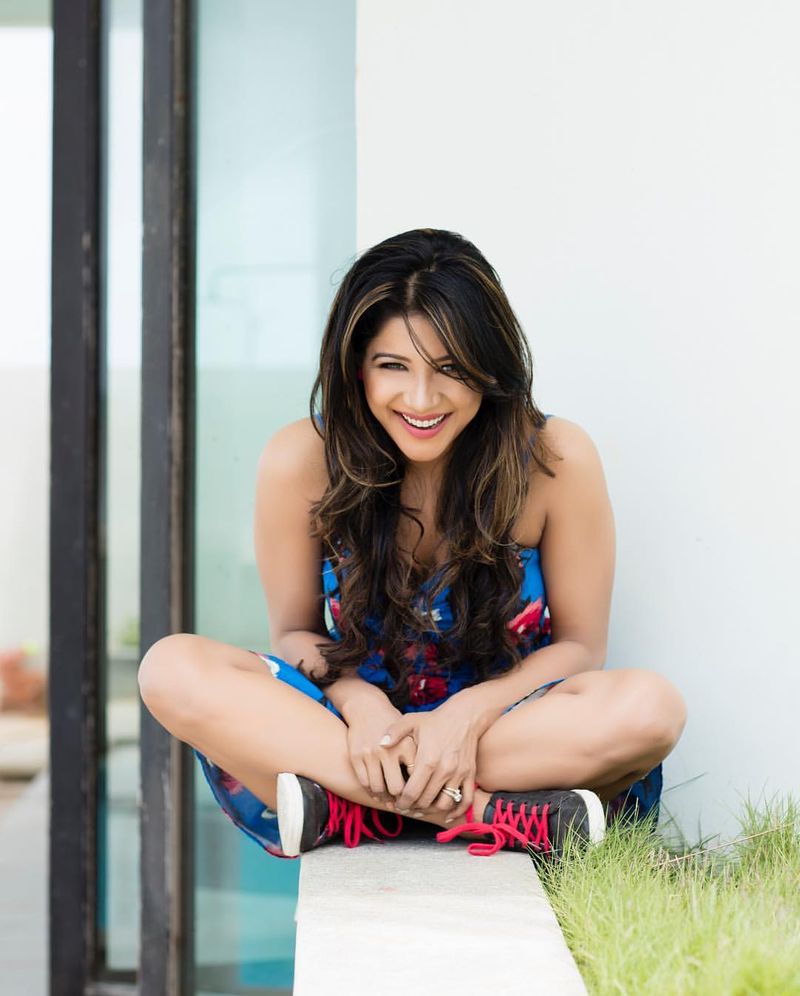 Big Boss Fame Sakshi Agarwal Hot Tattoo Showing Photo Shoot