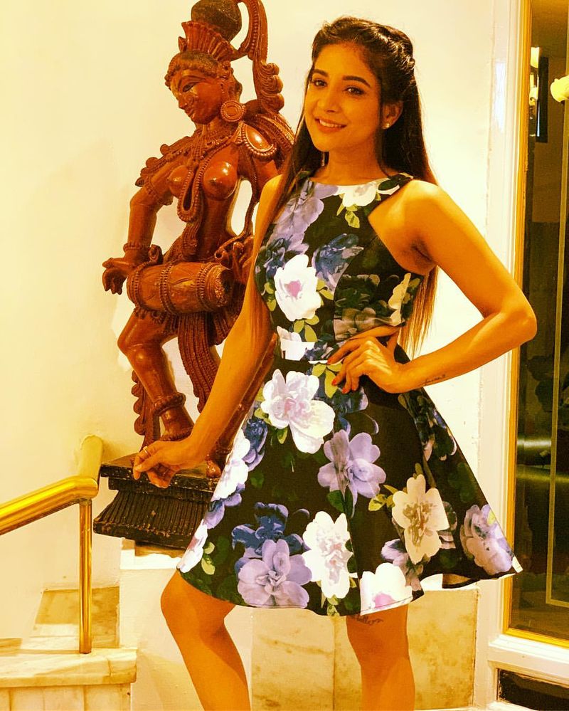 Big Boss Fame Sakshi Agarwal Hot Tattoo Showing Photo Shoot