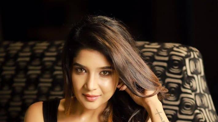 Netizens Kidding Sakshi Agrawal Short Hot Dress Photo Shoot Netizens Kidding Sakshi Agrawal Short Hot Dress Photo Shoot