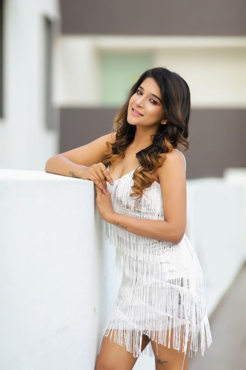 Big Boss Fame Sakshi Agarwal Hot Tattoo Showing Photo Shoot