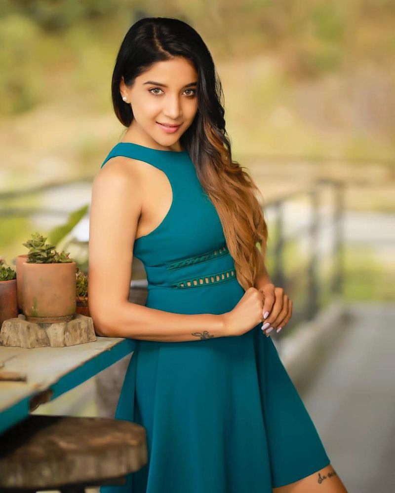 Big Boss Fame Sakshi Agarwal Hot Tattoo Showing Photo Shoot