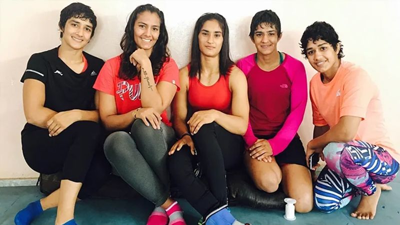 फोगाट परिवार की तीसरी बेटी संगीता फोगाट भी रेसलिंग चैंपियन हैं। वो 59 किलोग्राम वेट कैटेगरी में नेशनल चैंपियन रह चुकी हैं।
