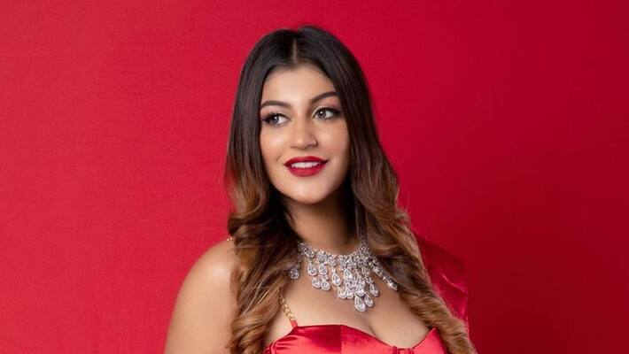 Actress Yashika anand Hot Red Saree Photos Going Viral Actress Yashika anand Hot Red Saree Photos Going Viral