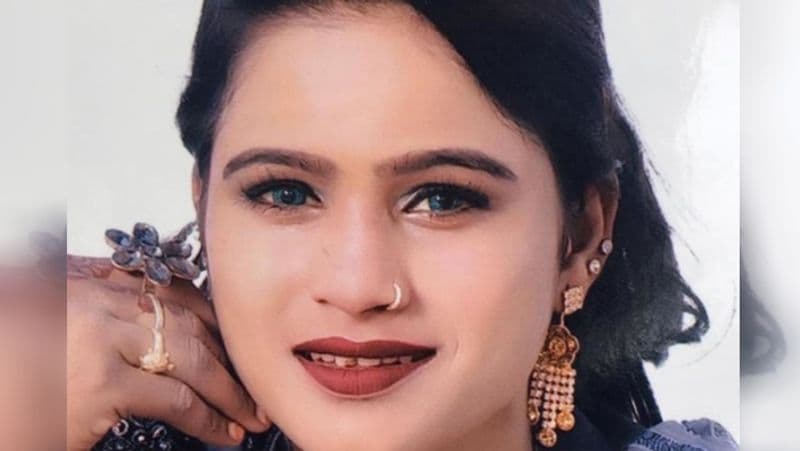 23 साल की नूरी वजीरगंज की रहने वाली थी। उसकी मां खैरुन्निशा ने कहा, नूरी छह भाई-बहन में चौथे नंबर पर थी। करीब डेढ़ साल पहले उसका वजीरगंज के ही सुलतान से निकाह हुआ था। लेकिन निकाह के 3-4 महीने बाद ही सुलतान चोरी के एक मामले में गिरफ्तार होकर जेल चला गया। जिसके बाद से बेटी मायके में ही रह रही थी।