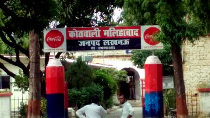 मां ने कहा, बुधवार को हम वजीरगंज कोतवाली पहुंचे, जहां नूरी के लापता होने की सूचना दी। पुलिस ने तुरंत ही हमें ट्रैक पर मिली लड़की के शव की फोटो दिखाई। वो मेरी बेटी नूरी ही थी। हमारे तो पैरों तले जमीन खिसक गई। बेटी की स्कूटी, उसका मोबाइल और अंगूठियां गायब हैं। हत्यारे ही उसकी स्कूटी और जेवर ले गए होंगे।