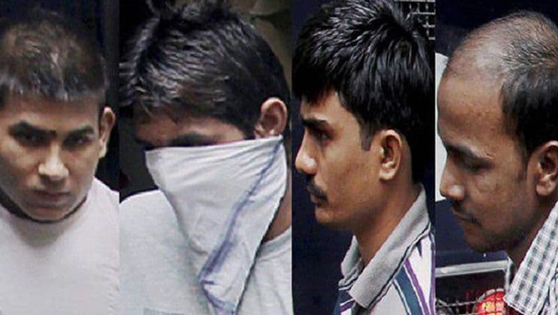 फांसी के लिए अब तक कोर्ट का आदेशः 7 जनवरी को पटियाला हाउस कोर्ट ने डेथ वारंट जारी करते हुए कहा कि दोषियों को 22 जनवरी को सुबह 7 बजे फांसी दी जाएगी। लेकिन एक दोषी की दया याचिका लंबित रहने से फांसी नहीं हुई। जिसके बाद 17 जनवरी को कोर्ट ने दूसरा डेथ वारंट जारी करते हुए 1 फरवरी को सुबह 6 बजे फांसी देने का आदेश दिया। लेकिन 31 जनवरी को कोर्ट ने अनिश्चितकाल के लिए फांसी टाला दी। फिर पटियाला हाउस कोर्ट ने 17 फरवरी को तीसरा डेथ वॉरंट जारी करते हुए 3 मार्च की सुबह 6 बजे फांसी पर लटकाने का आदेश दिया।