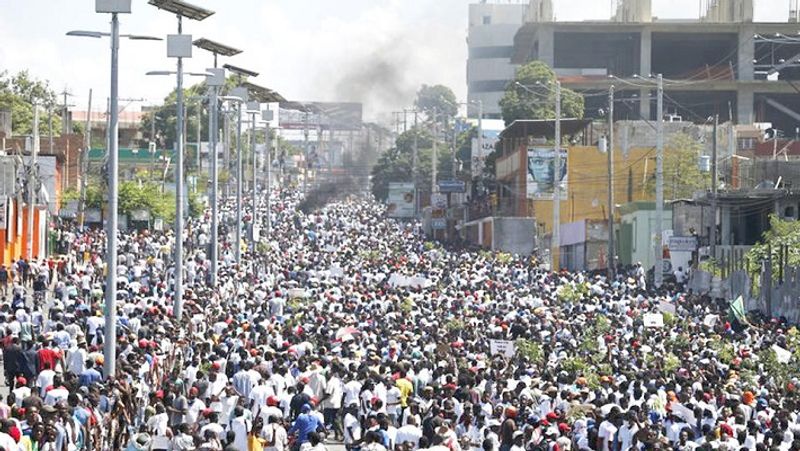 Muslim organizations invading Rajinikanth's home Rajini fans in Khushi.