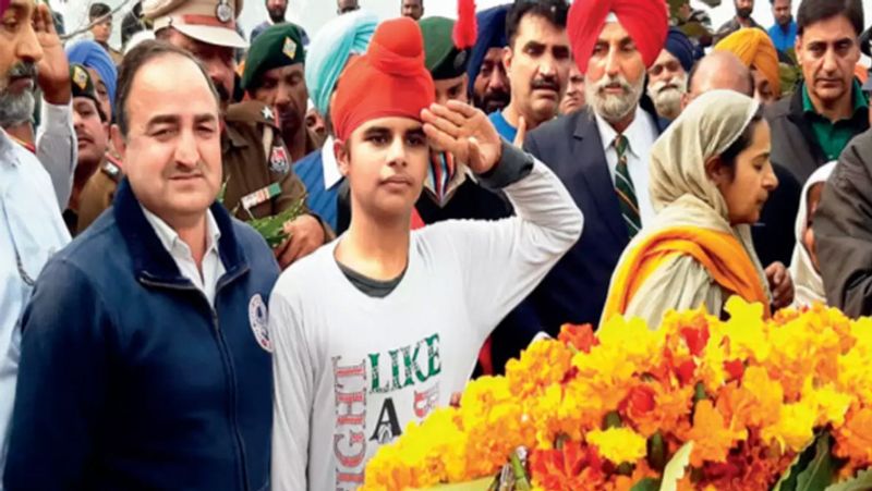 ग्रुप कैप्टन जीएस चीमा के बारे में उनके गांववाले बताते हैं कि वे बहुत मिलनसार इंसान थे। गांववालों को कभी भी कोई परेशानी होती, तो वो सबसे आगे आकर मदद करते थे। वे गांव के हीरो थे।