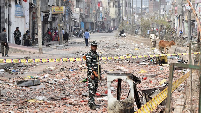 हिंसा को लेकर दिल्ली पुलिस द्वारा कुल 148 केस दर्ज किया गया है। इसके साथ ही पुलिस ने कार्रवाई करते हुए 630 लोगों को गिरफ्तार किया गया है।