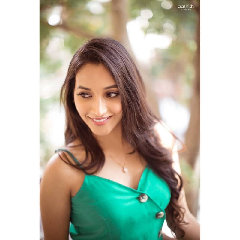 kgf movie actress srinidhi latest hot photo gallery