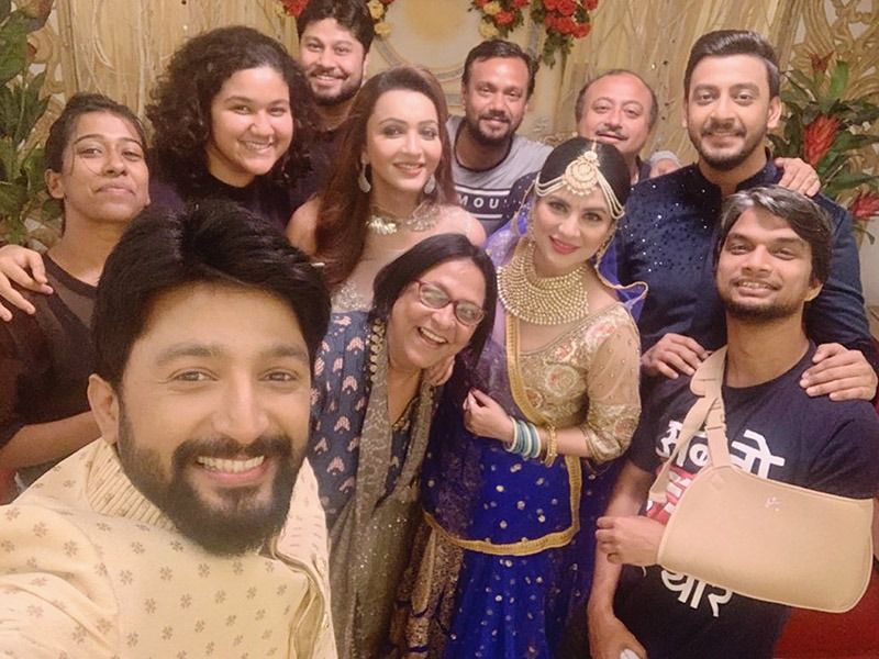 নীল লেহেঙ্গা, গা ভর্তি গয়না, বিয়ের সাজে নিজেকে ধরা দিলেন টলি অভিনেত্রী পায়েল সরকার।