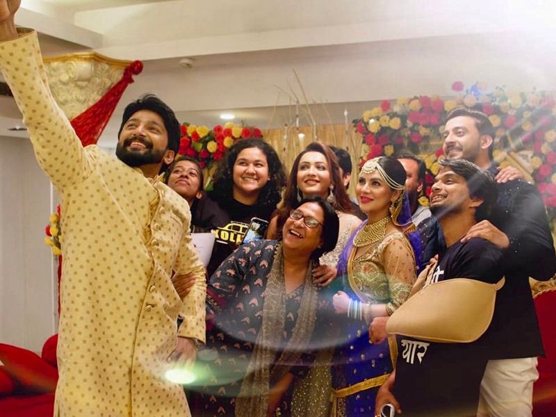 আসল বিষয়টা হল সুদেষ্ণা রায় ও অভিজিৎ গুহর ছবি 'বিয়ে ডট কম'-এর শ্যুটিং শেষ করেছেন পায়েল সরকার। আর সেই ছবিতেই নতুন বউ-এ সাজে দেখা যাবে পায়েলকে। পায়েলের স্বামীর চরিত্রেই দেখা যাবে টেলি তারকা জয়ী দেব রয়কে।