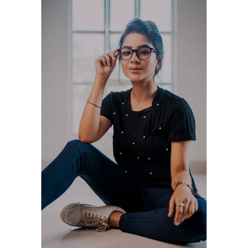 pavithralakshmi chill photo shoot