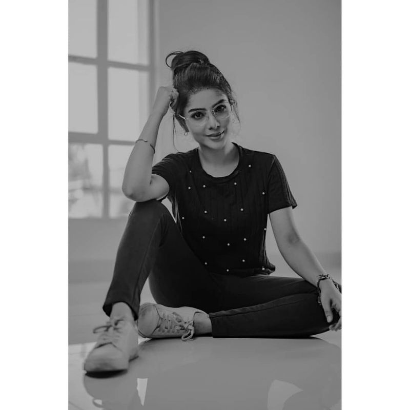 pavithralakshmi chill photo shoot