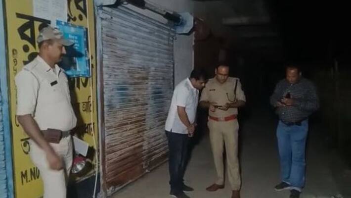 Robbers take away ornament from a Jewellery shop in Haripal Robbers take away ornament from a Jewellery shop in Haripal