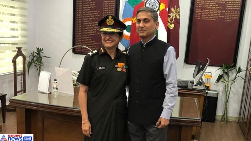 माधुरी के पति भी रिटायर लेफ्टिनेंट जनरल हैं। ऐसा देश में पहली बार हुआ है, जब पति पत्नी दोनों सेना में लेफ्टिनेंट जनरल बने हों।